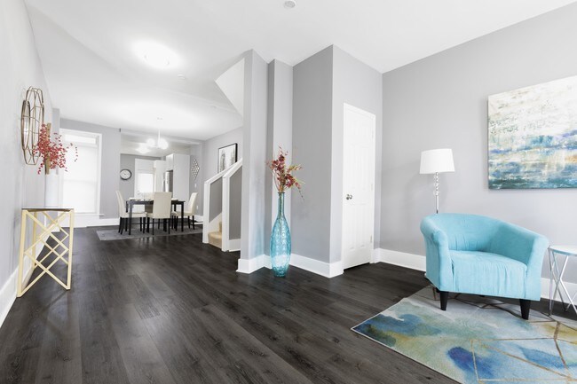 Building Photo - 2839 Parkwood Ave