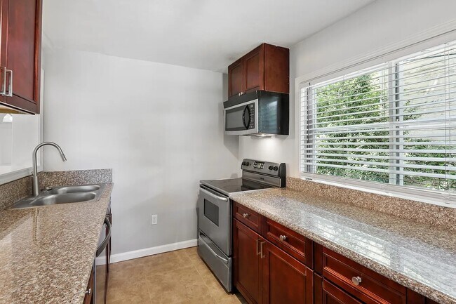 Foto del edificio - 1268 Eastland Rd SE