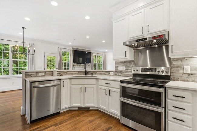 Building Photo - Stunning 5 Bedroom, 4 Bathroom Home in Raleigh — Available Late August