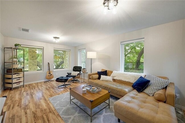 Building Photo - 9405 Caracas Dr