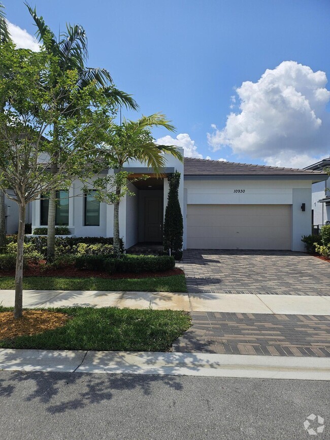 Building Photo - 10930 Windward St