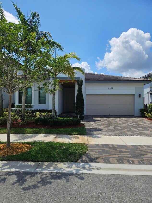 Foto principal - 10930 Windward St