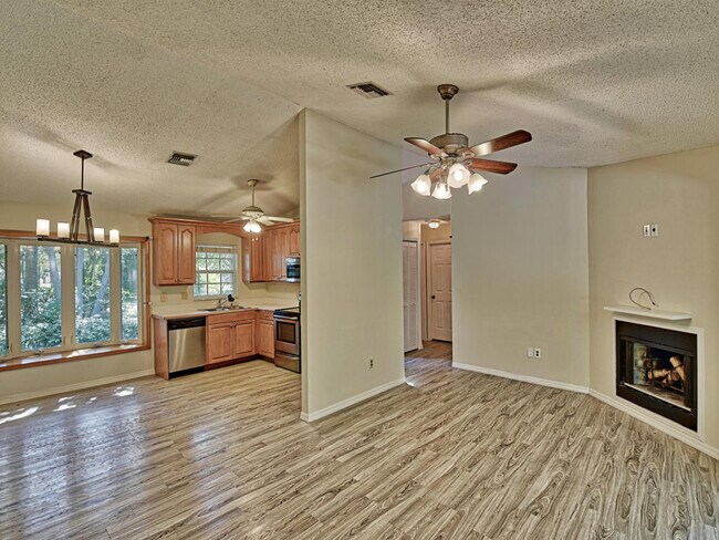 Building Photo - 915 Marigold Ln