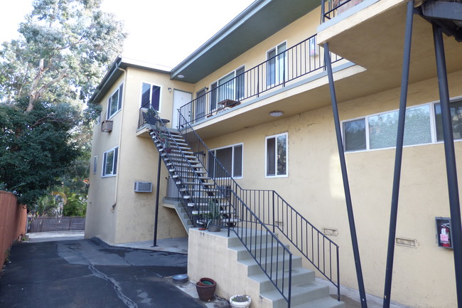 Foto del edificio - 1648 Edgecliffe Dr