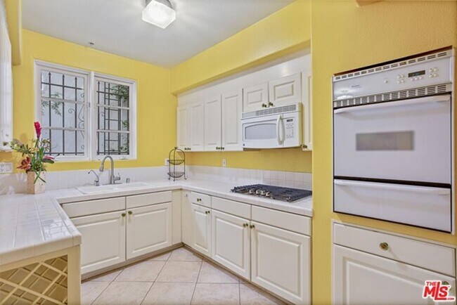 kitchen - 1250 Midvale Ave