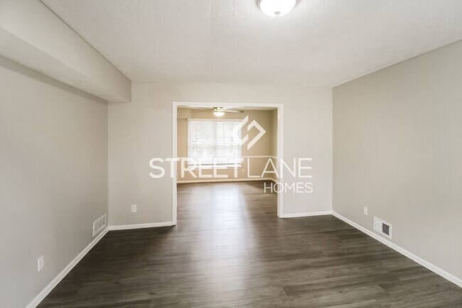 Building Photo - NOW OFFERING FIRST FULL MONTH FREE!!