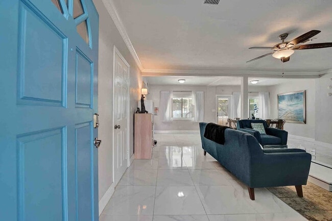 Foto del edificio - 822 NW 6th Ave