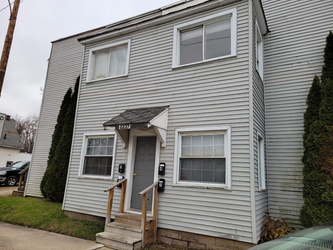 Primary Photo - 2237 Broadway St