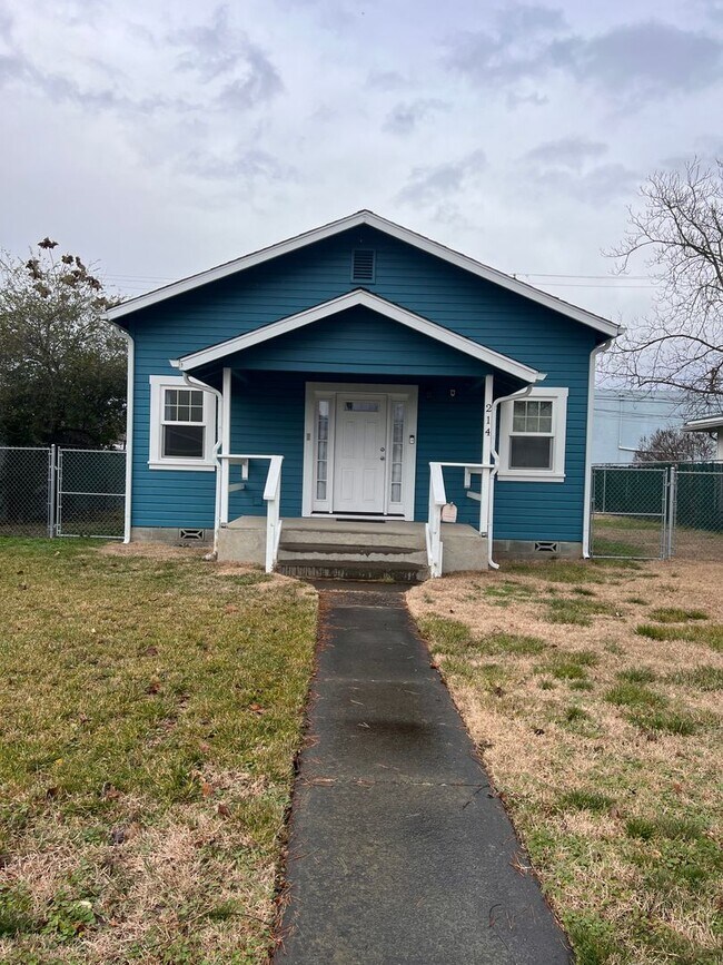 Foto del edificio - SIngle Family 2 Bedroom 1 Bath Home on Lar...