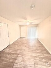 Building Photo - 717 Richcrest Dr