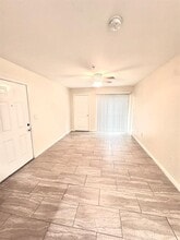Building Photo - 717 Richcrest Dr