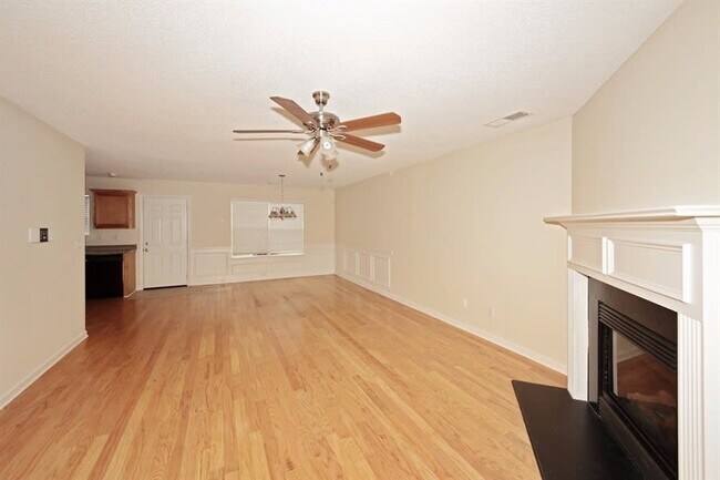 Building Photo - 104 Hidden Creek Dr