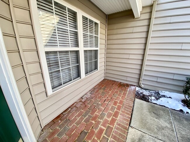 Building Photo - Super-Cute Condo!  First Floor - 1-Story -...