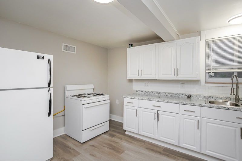 Primary Photo - 2146 Wyndhurst Rd