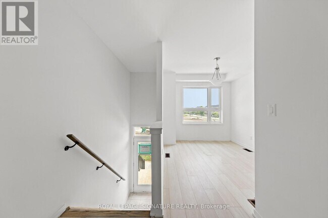 Building Photo - 48 Bateson St