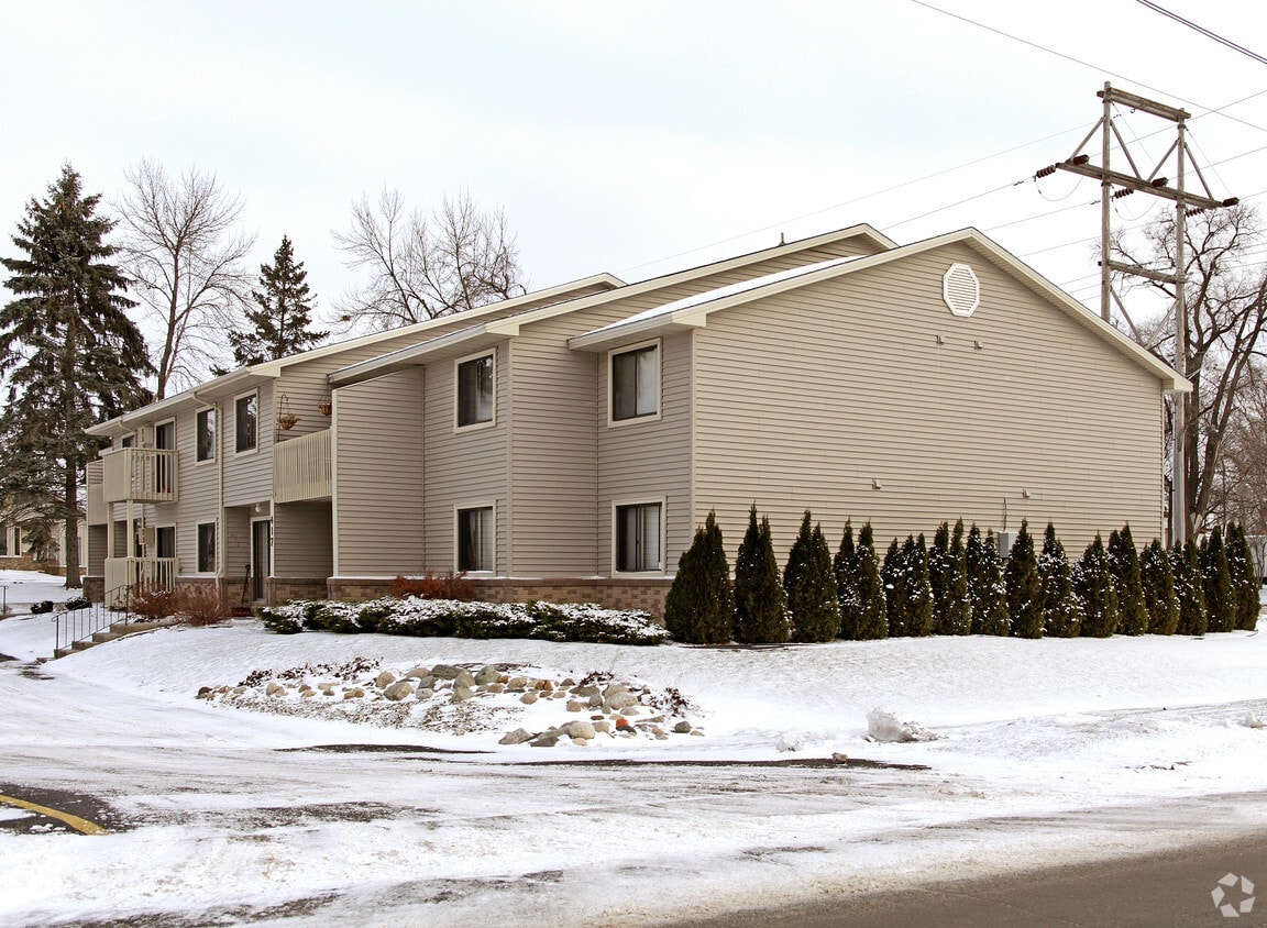 Building Photo - 407 9th St NE