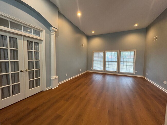 Foto del edificio - Suburban Retreat in the recently deannexed Cordova area. Lawn maintenance included! Split bedroom...