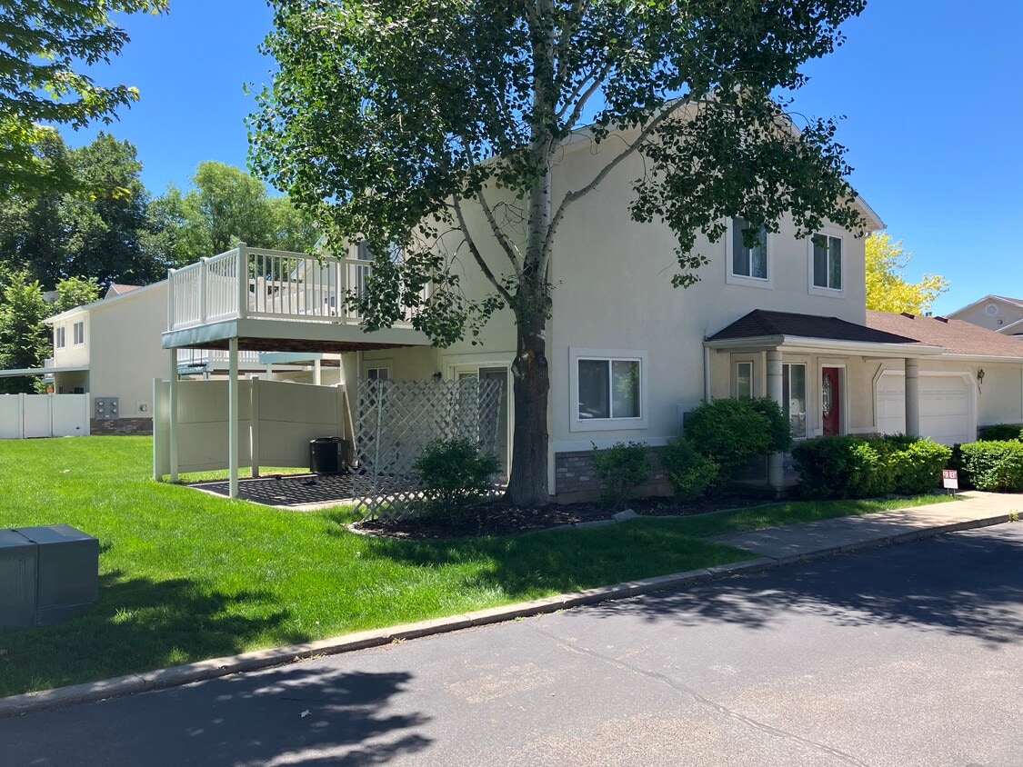 Building Photo - 386 E 1530 N