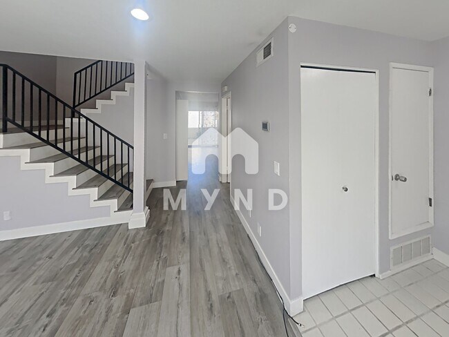 Building Photo - 3145 Loma Verde Dr #15