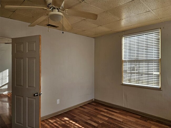 Building Photo - 501 Burnet St