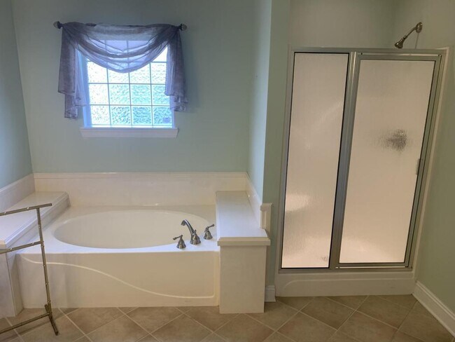 Building Photo - 210 Savannah Circle