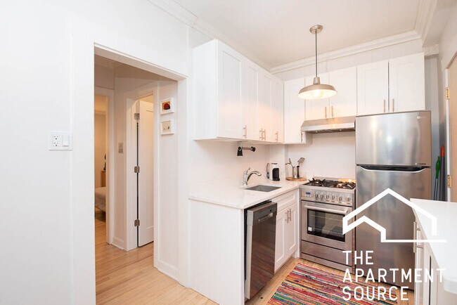Foto del edificio - 2324 N Lincoln Park W