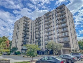 Building Photo - 3245 Rio Dr