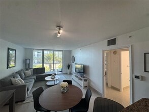 Building Photo - 1155 Brickell Bay Dr