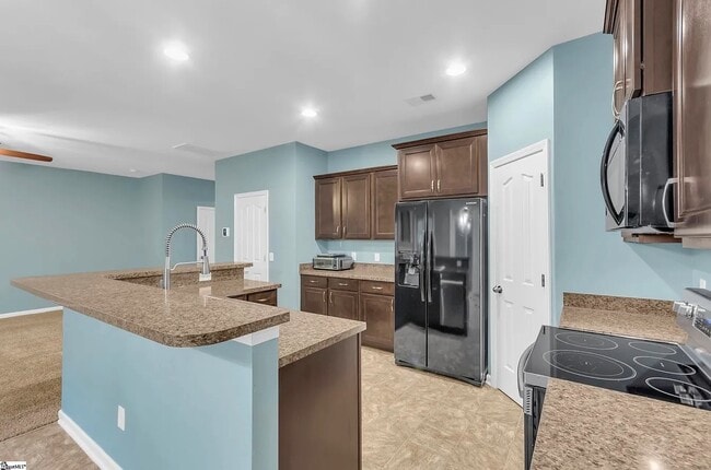 Foto del edificio - 512 Riverdale Rd