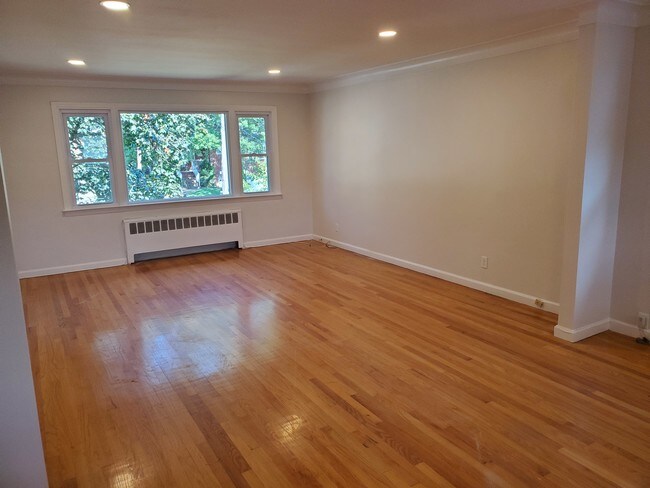 Sala de estar - 216 Glen Ave