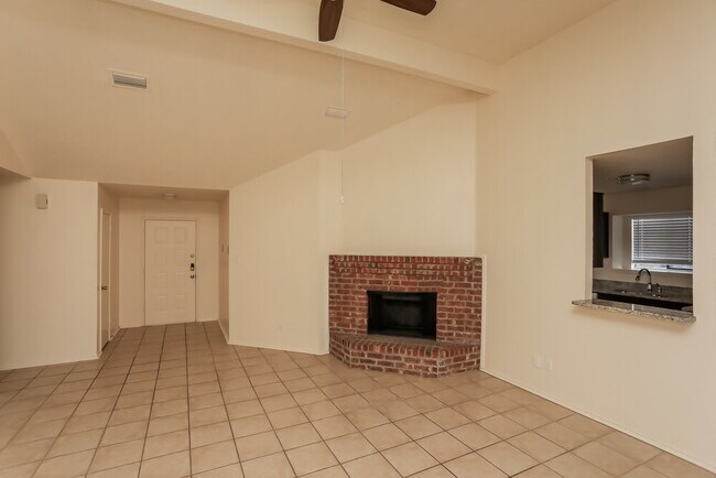 Foto del edificio - 916 Richards Dr