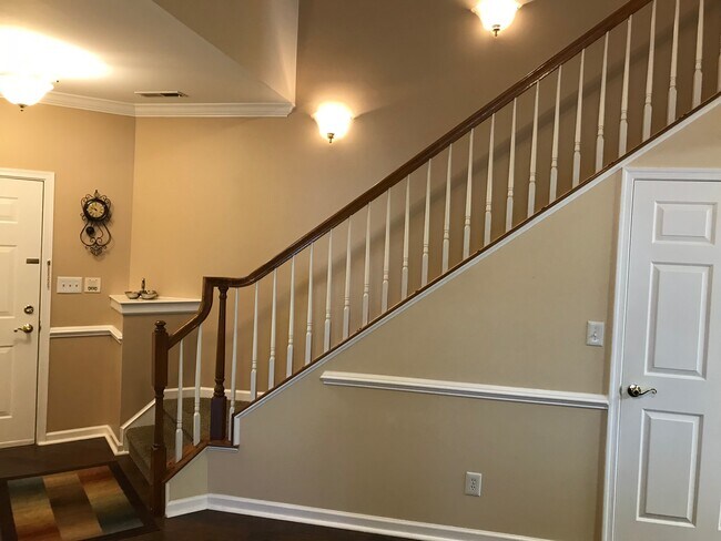 Building Photo - 2005 Whispering Ponds Ct