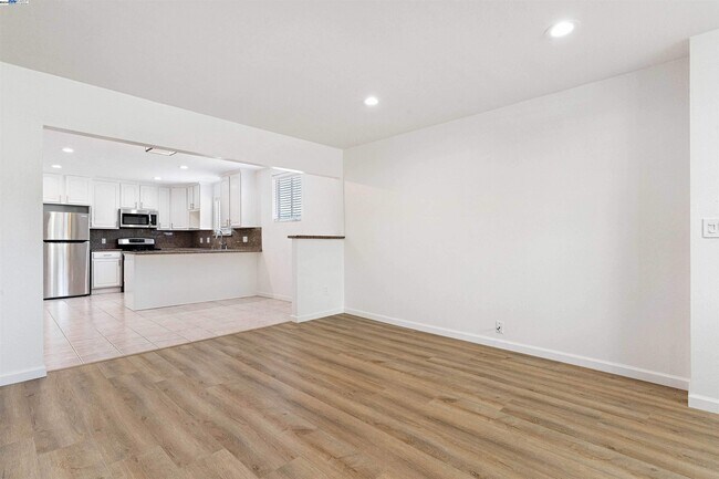 Foto del edificio - 2401 Scenic Ave