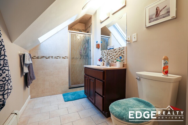 Building Photo - 33 Long Ave