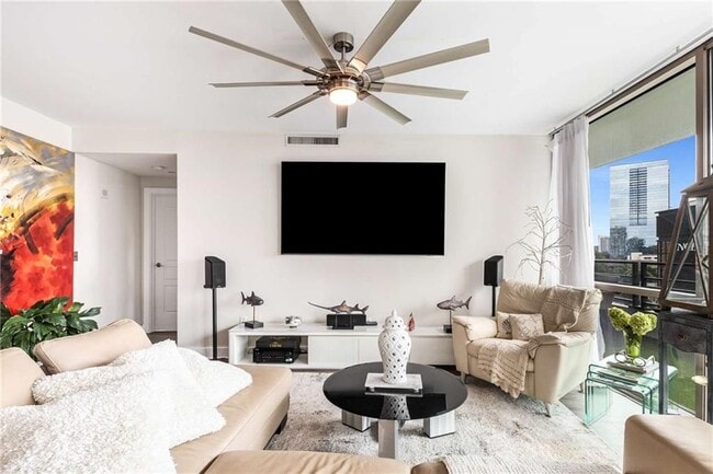 Foto del edificio - 700 Park Regency Pl NE