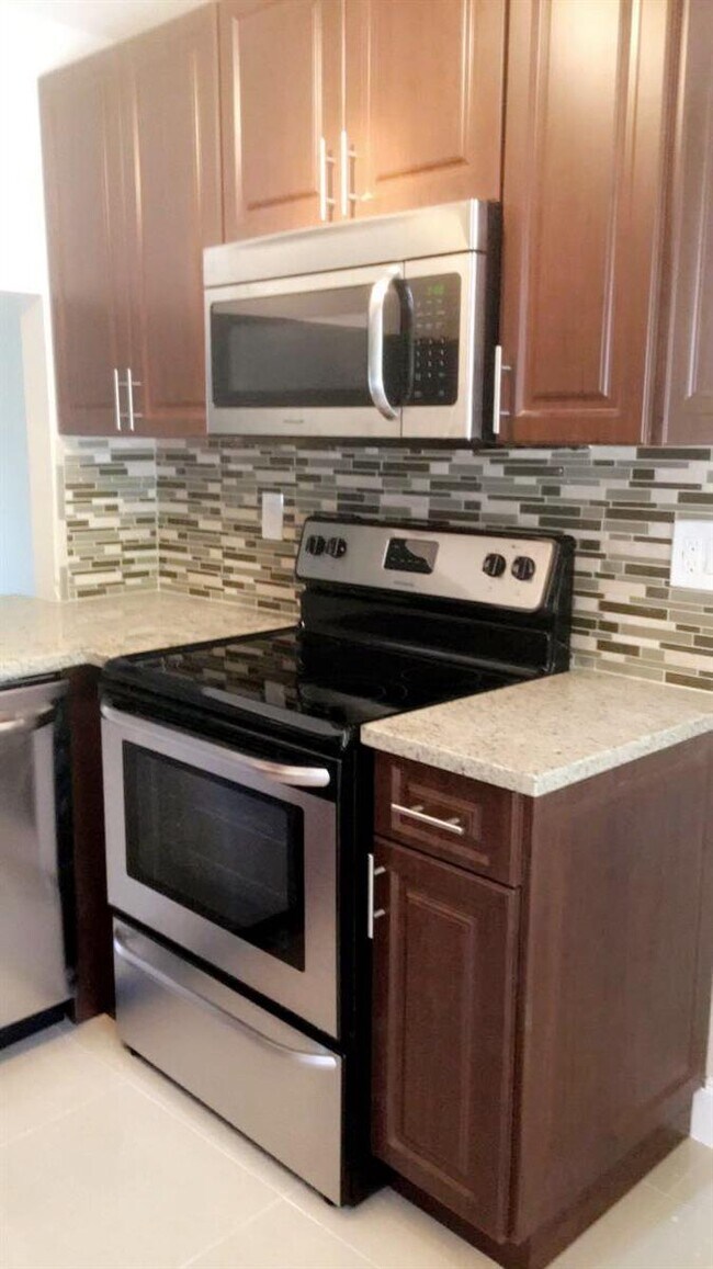 Foto del edificio - 4972 Regina Ct