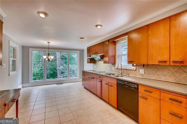 Building Photo - 1719 Ridgewood Dr NE