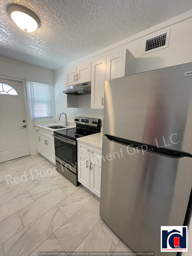 Foto principal - 138 W 8th St