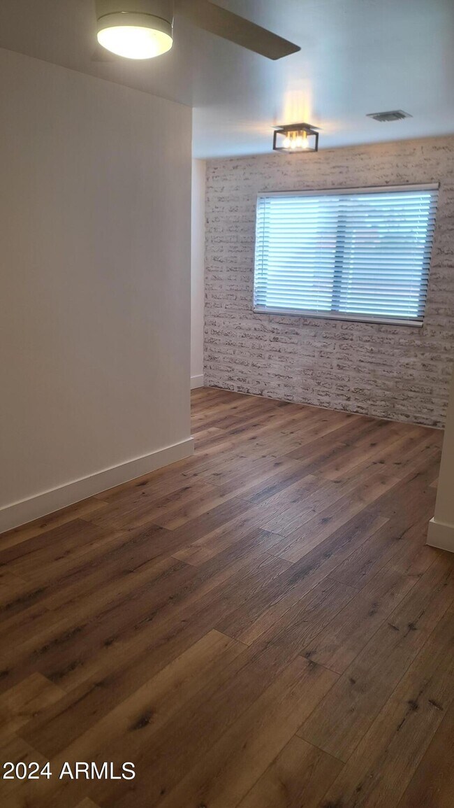 Foto del edificio - 8863 E Sheena Dr