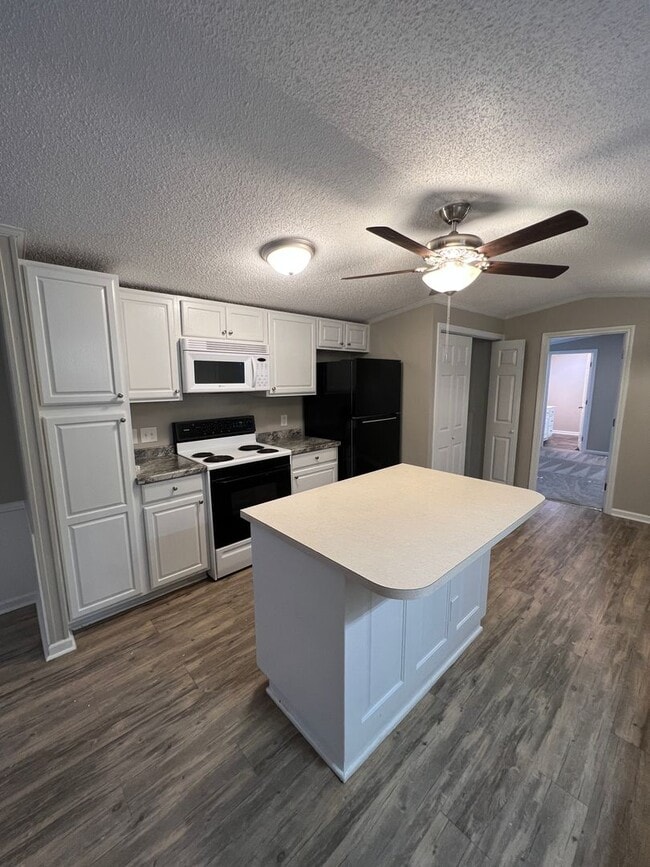 Foto del edificio - 3 Bedroom/2 Bathroom Home on 1 Acre of Land