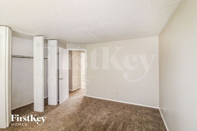 Building Photo - 5951 Western Hills Dr