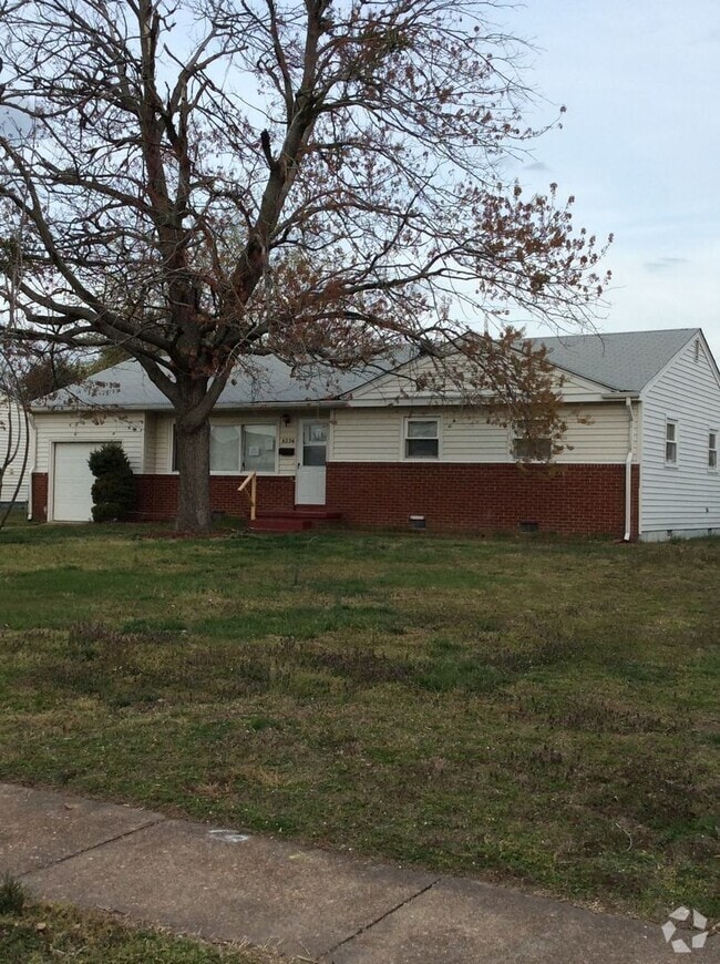 Building Photo - 8236 Meadow Creek Rd