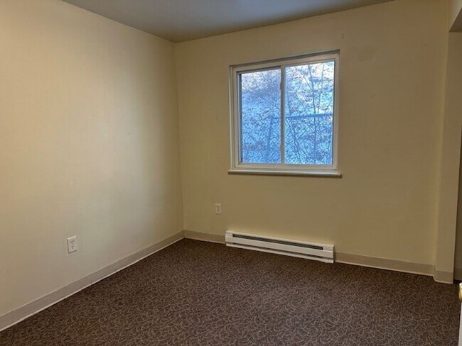 Foto del edificio - ALL UTILITIES INCLUDED!!! 3 Bedroom 1 Bath...