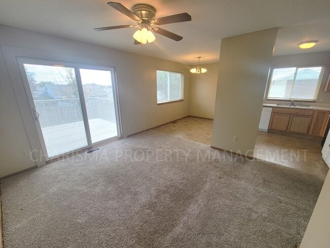 Building Photo - COZY 3 BD, 2 BA HOUSE IN NORTHWEST SIOUX FALLS!