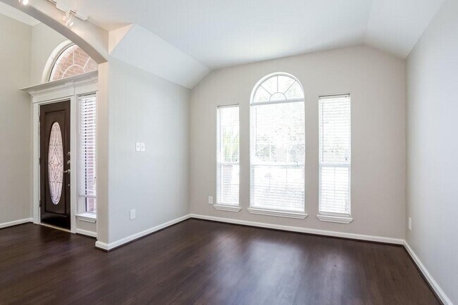 Building Photo - 6103 Fairway Manor Ln