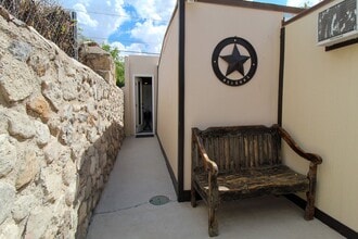 Building Photo - 900 Winter Dr