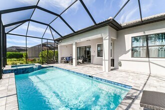 Building Photo - 9819 Everglades Dr