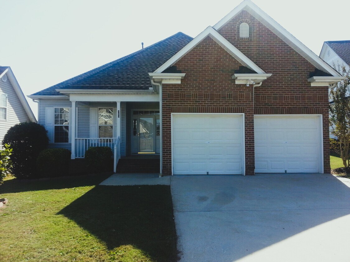 Foto principal - 303 Stallion Rd