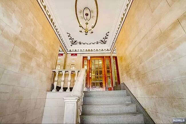 Foto del edificio - 851 Boulevard E