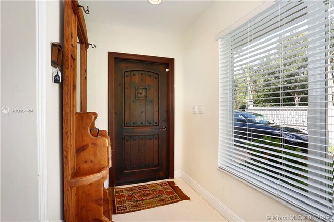 Foto del edificio - 370 Harbor Ln